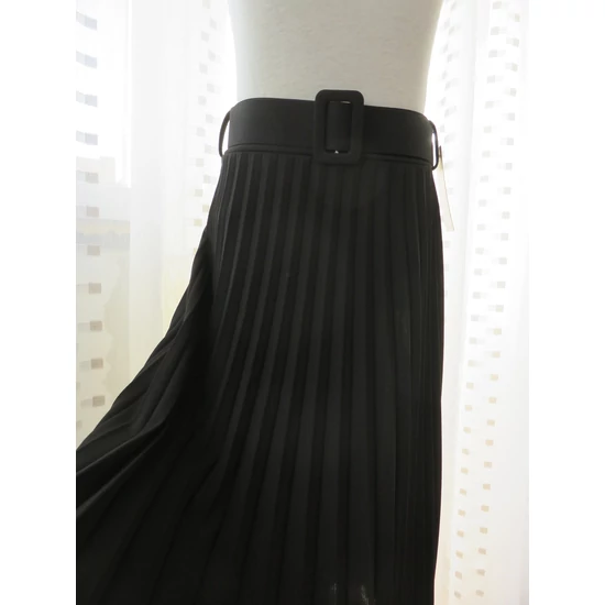 Elegáns fekete női rakott szoknya övvel (one size)