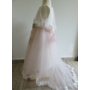Kép 3/8 - Fehér-halványrózsaszín koszorúslány ruha uszállyal, boleróval