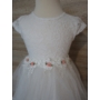 Kép 4/10 - Fehér hímzett-Fehér hímzett-tüll kislány alkalmi ruha rózsadísszeltüll kislány alkalmi ruha rózsadísszel